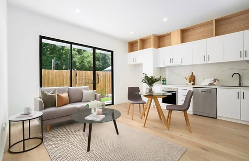 Melbourne House | Stunning, modern, two-story detached townhouse