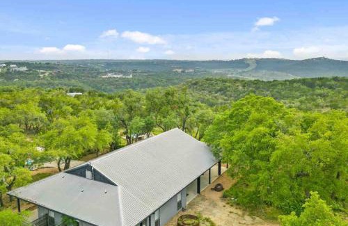 Dripping Springs House | Stunning Modern ATX Hill Country Oasis w Pool Jacuzzi Firepit Trails and Epic Stars