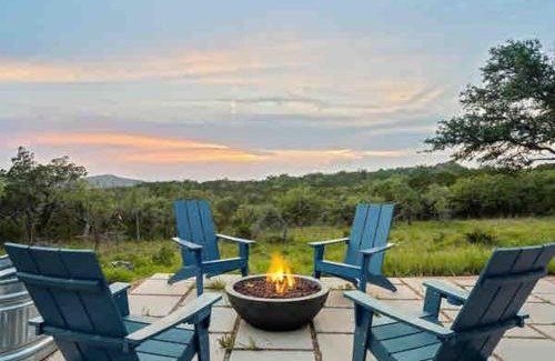 Dripping Springs House | Stunning Modern ATX Hill Country Oasis w Pool Jacuzzi Firepit Trails and Epic Stars