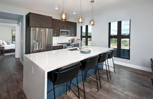 Silverthorne Condo | Stunning new 2BR with Private Hot Tub On the River