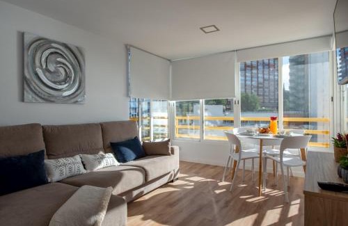 Benidorm Apartment | Stunning New Apt, Beach 1min, 2BR, Parking