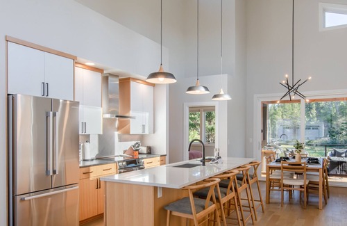 Nehalem House | Stunning new modern design, 5 min walk to town, dog friendly, no pet fees, EV Charger