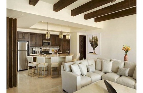 Los Cangrejos II y III Resort | Stunning Ocean View Penthouse with golf access