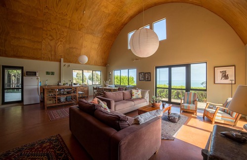 Raglan House | Stunning ocean view barn