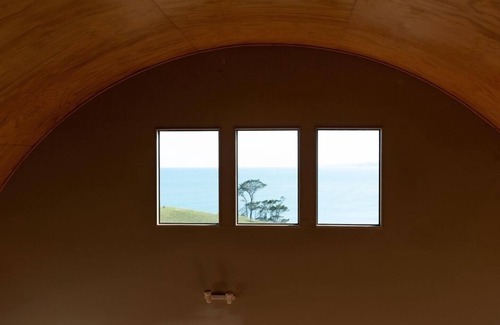 Raglan House | Stunning ocean view barn