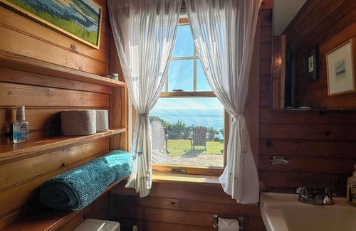 Chilmark House | Stunning Oceanfront Home in Chilmark. 2 minutes to the beach.