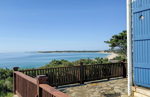 Chilmark House | Stunning Oceanfront Home in Chilmark. 2 minutes to the beach.