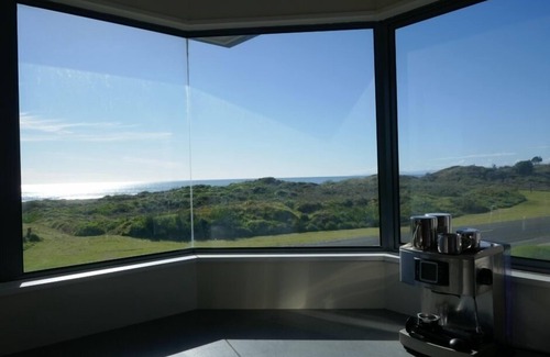 Ohope House | Stunning Ohope Ocean Views from a spacious house