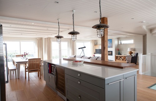 Wittering House | Stunning open-plan property on the beach