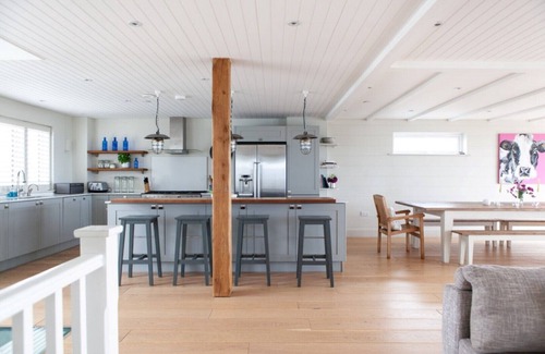 Wittering House | Stunning open-plan property on the beach
