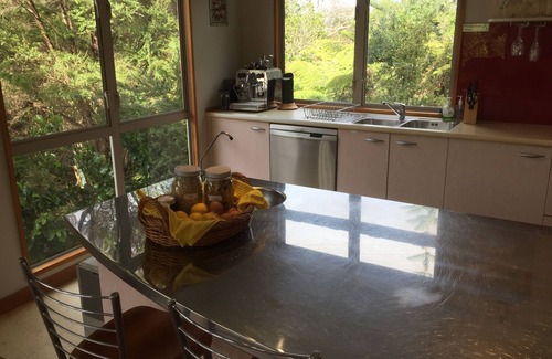 Waiheke Island House | Stunning Otakawhe Bay Beach Peaceful Sanctuary Orapiu, 80m flat walk to beach