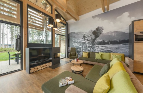 Leutkirch im Allgau House | Stunning private villa for 8 guests with hot tub, WIFI, pool, TV, terrace and parking