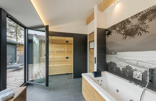 Leutkirch im Allgau House | Stunning private villa for 8 guests with hot tub, WIFI, pool, TV, terrace and parking