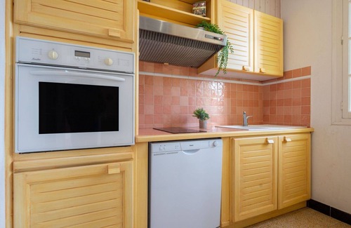 Le Grand Large House | Stunning private villa for 6 people with WIFI, A/C, TV, pets allowed and parking