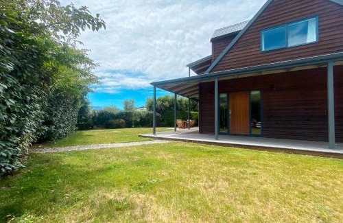 Lake Hawea House | Stunning Panoramic Lake Hawea Views 5 Bedrooms