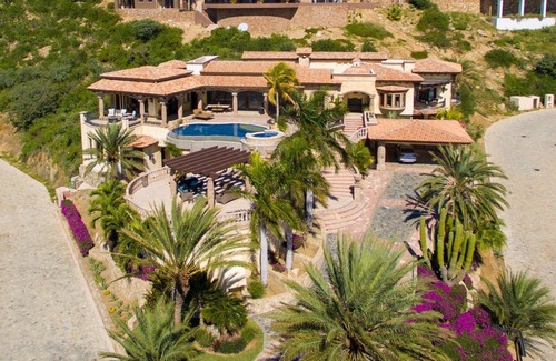 Centro Villa | Stunning Pedregal Villa Maria, Chef & Butler Available!