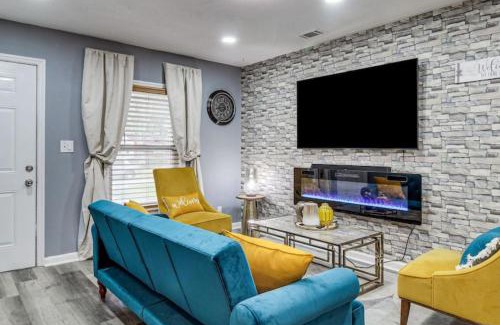 Cloverdale House | Stunning, Pet-friendly Home in Savannah