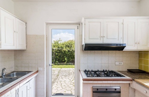Colonia Elena Villa | Stunning private villa for 11 guests with WIFI, TV, patio, pets allowed and parking