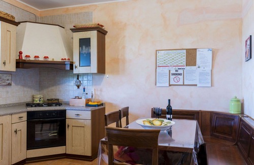 Lake Bracciano Villa | Stunning private villa with private pool, WIFI, A/C, TV, patio, pets allowed and parking