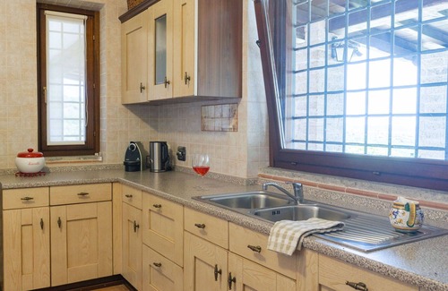 Lake Bracciano Villa | Stunning private villa with private pool, WIFI, A/C, TV, patio, pets allowed and parking