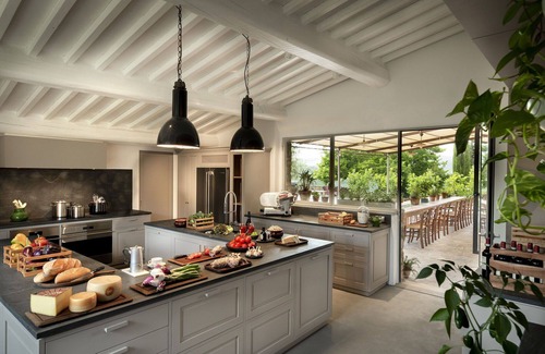 Greve in Chianti Villa | Stunning private villa for 21 guests with WIFI, A/C, private pool, TV and parking