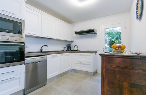Monte Argentario House | Stunning private villa for 6 guests with WIFI, A/C, hot tub, TV, patio and pets allowed