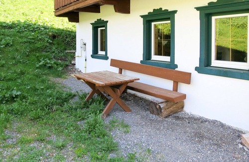 Tux House | Stunning private villa for 10 people with WIFI, TV, patio and parking