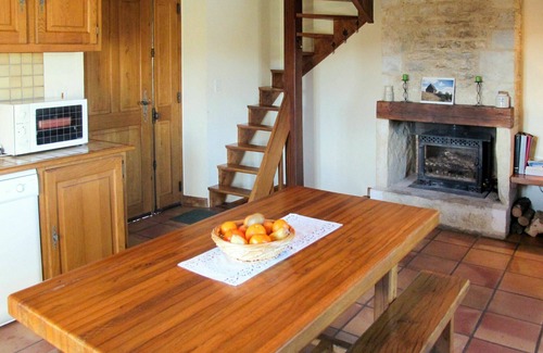 Labastide-Murat Villa | Stunning private villa for 4 guests with TV, terrace, pets allowed, panoramic view and parking