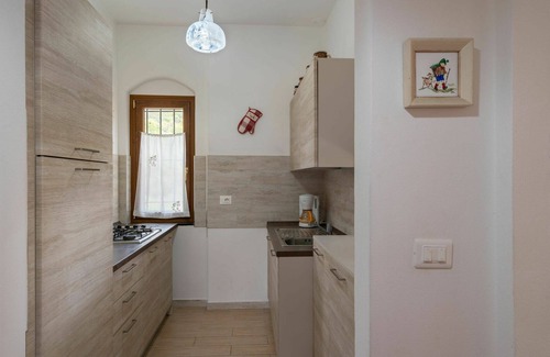 Cisano sul Neva Villa | Stunning private villa for 6 people with WIFI, A/C, TV, patio, pets allowed and parking