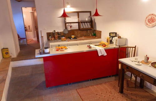 Pergine Valdarno House | Stunning private villa for 2 people with A/C, WIFI, hot tub, TV and pets allowed, close to Arezzo