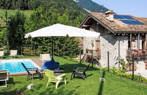 Coltura Villa | Stunning private villa with WIFI, private pool, TV, patio, pets allowed, panoramic view and park.