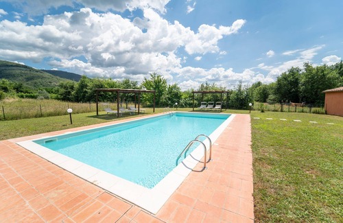 Terranuova Bracciolini Villa | Stunning private villa with private pool, WIFI, TV, pets allowed, panoramic view and parking