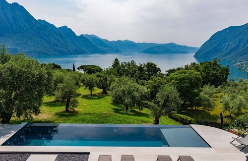 Riva di Solto Villa | Stunning private villa for 10 people with WIFI, private pool, hot tub, TV, patio and parking
