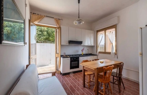 Padula Fede Villa | Stunning private villa for 6 people with TV, patio and pets allowed