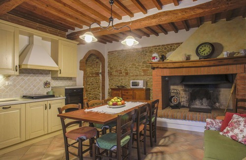 San Miniato House | Stunning private villa for 9 guests with WIFI, private pool, TV, patio and parking