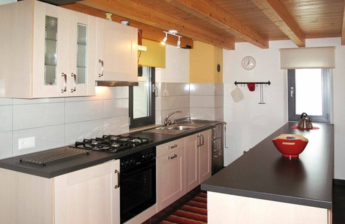 Ponto Valentino House | Stunning private villa for 8 people with TV, patio, pets allowed and parking