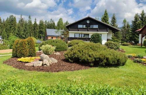 Harrachov House | Stunning private villa for 12 guests with WIFI, TV, balcony and pets allowed