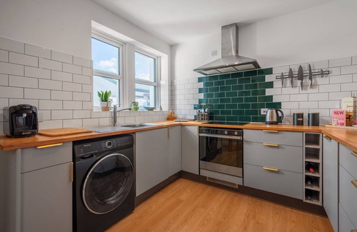 Drumnadrochit Villa | Stunning private villa for 2 guests with WIFI, TV, patio and parking
