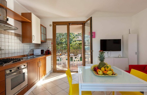 Follonica House | Stunning private villa for 12 people with A/C, WIFI, private pool, TV, patio and pets allowed