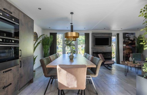 Bosgebied Hoenderloo House | Stunning private villa for 10 guests with pool, WIFI, TV, terrace and parking