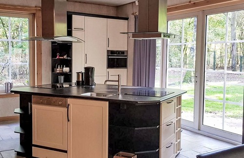 Bosgebied Hoenderloo House | Stunning private villa for 14 people with pool, WIFI, TV, terrace and parking
