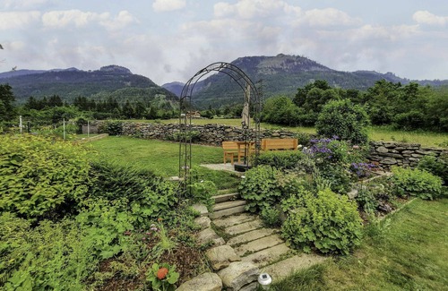 Muhldorf House | Stunning private villa for 4 guests with WIFI, TV, terrace, pets allowed and parking
