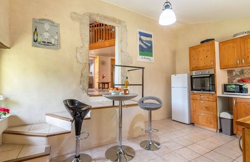 Venterol House | Stunning private villa for 2 people with pool, WIFI, TV, pets allowed and parking