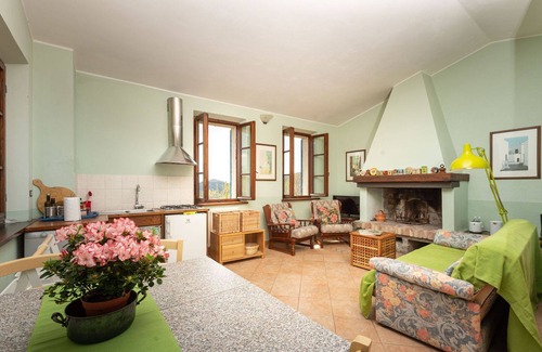 Montieri Villa | Stunning private villa for 7 guests with patio, pets allowed and parking