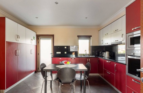 Marinhas House | Stunning private villa for 10 guests with WIFI, hot tub, TV and terrace