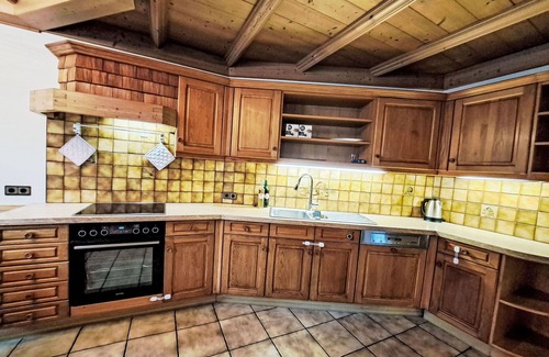 Woergl House | Stunning private villa for 10 guests with WIFI, private pool, hot tub, TV and terrace