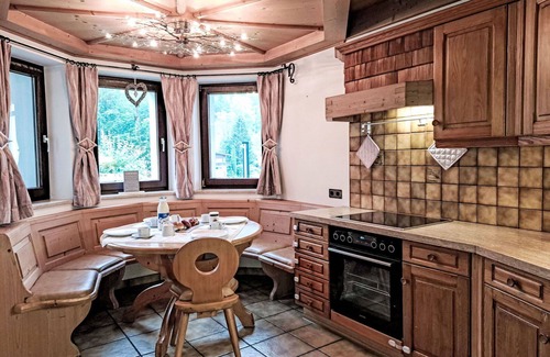 Woergl House | Stunning private villa for 10 guests with WIFI, private pool, hot tub, TV and terrace