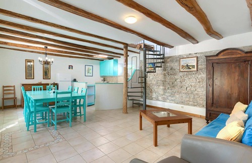 Laginji House | Stunning private villa for 10 people with private pool, WIFI, TV, patio, pets allowed and parking