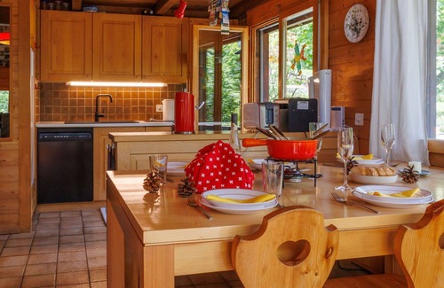 Zinal House | Stunning private villa for 6 guests with WIFI, hot tub, TV, patio and panoramic view