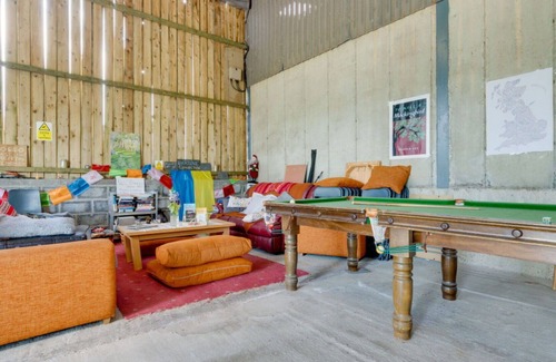 Trecastle House | Stunning private villa for 11 guests with WIFI, TV, patio, panoramic view and parking